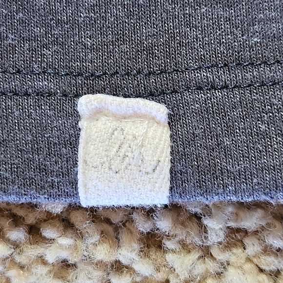 Lulu and Roo Two button Short Sleeve T-Shirt Size 18-24 months Color Grey - Picture 4 of 6